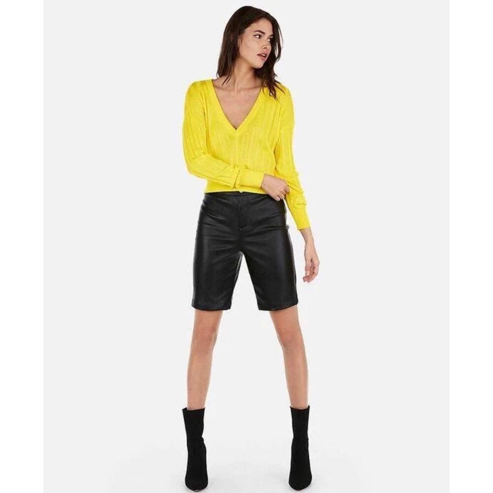 Express x Olivia Culpo Yellow Ribbed V-Neck Sweater – Size M